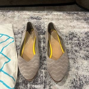 Tom’s Taupe Jutti Suede Flats - Size 7.5